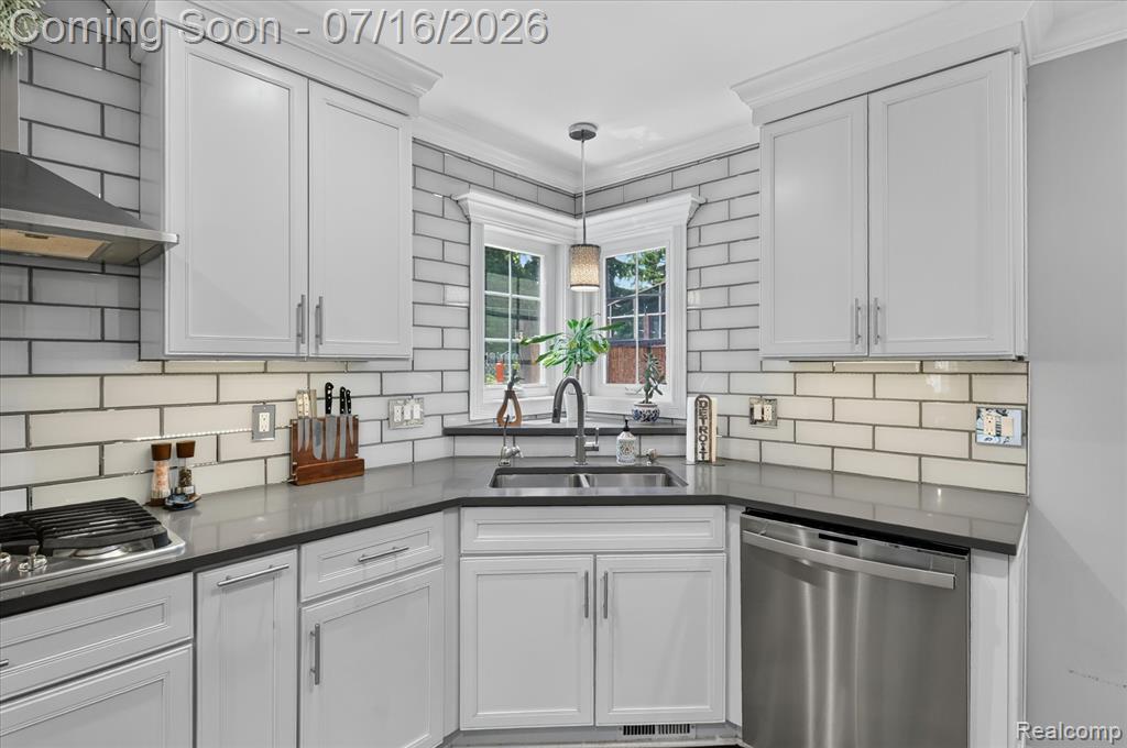 845 Abbey Lane, Milford, MI 48381 — Photo 13