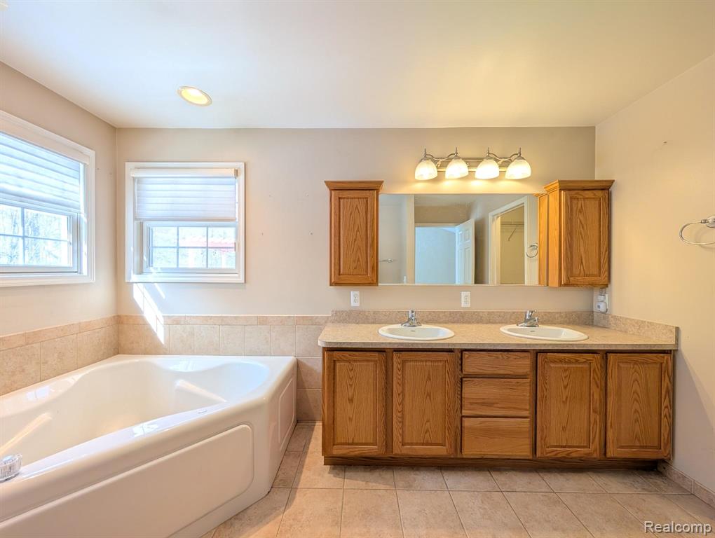 4090 Grand Oaks Trail, Burton, MI 48519 — Photo 16
