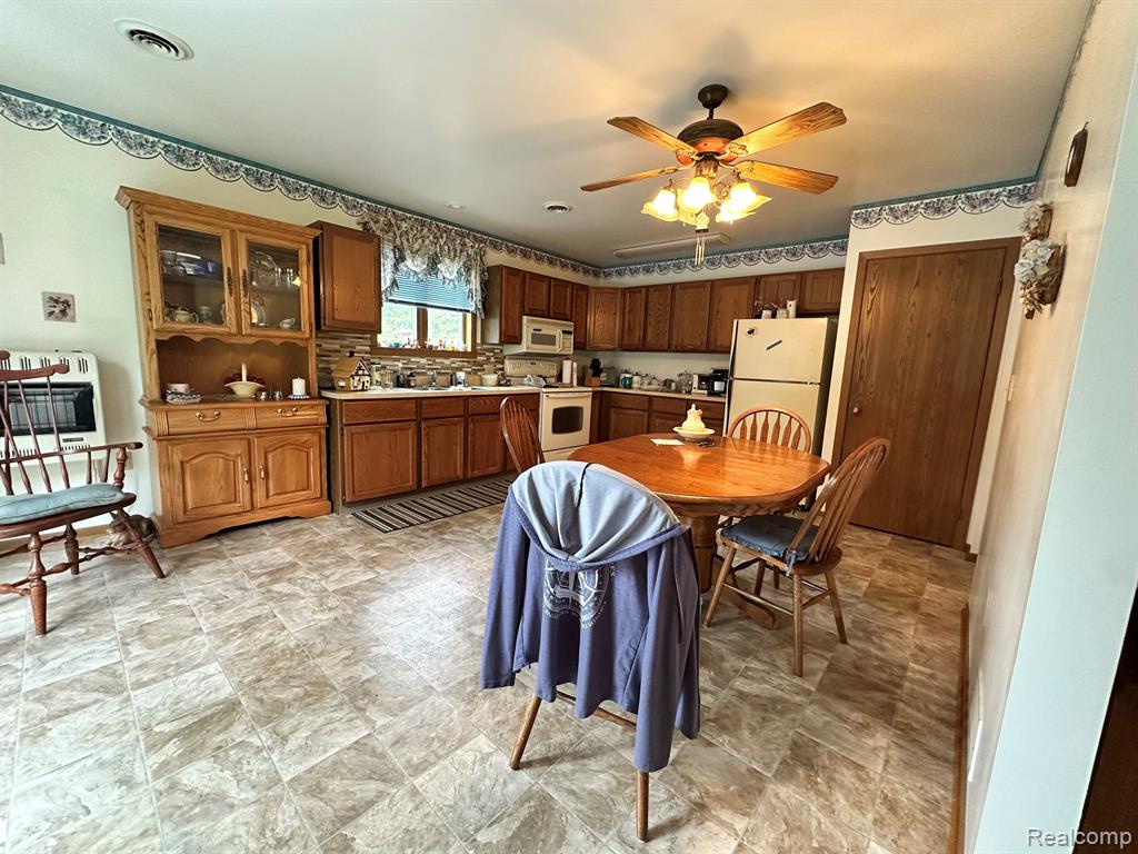 6111 5TH Street, Mayville Vlg, MI 48744 — Photo 3