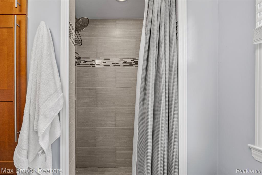 10545 Talbot Avenue, Huntington Woods, MI — Photo 15
