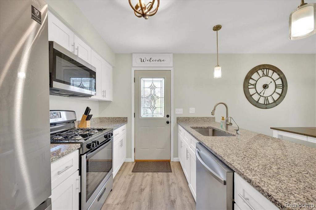 4965 CRESTVIEW Drive, Clarkston, MI 48348 — Photo 11