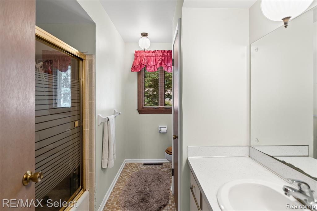 4437 Stoney Ridge Road, Flint, MI 48507 — Photo 13