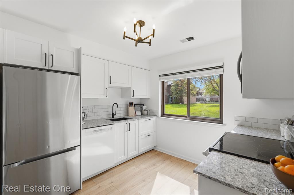 33547 Pondview Circle, 130, Livonia, MI 48152 — Photo 14