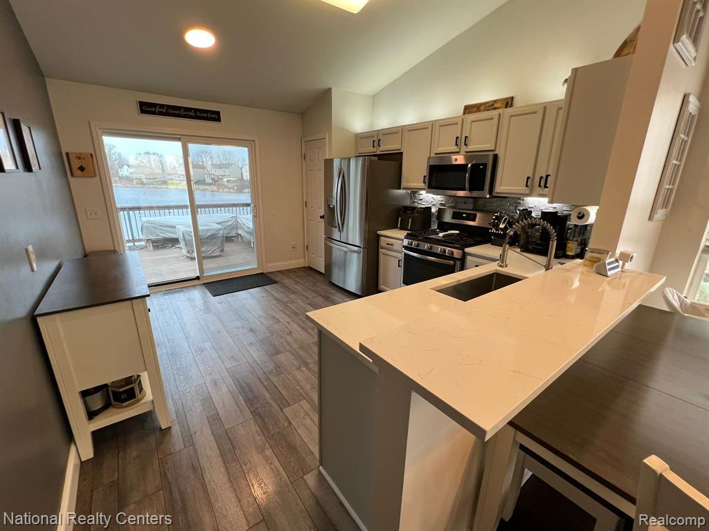 693 DEER PATH Trail, Waterford, MI 48327 — Photo 5