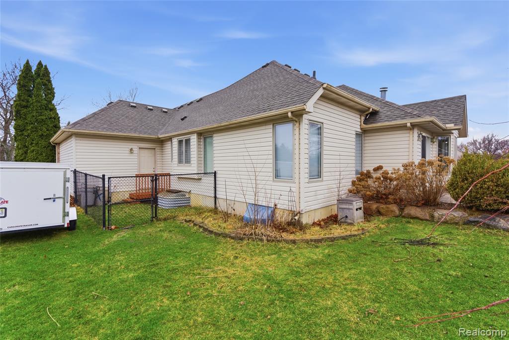 7095 Elmwood Drive, Grand Blanc, MI 48439 — Photo 44