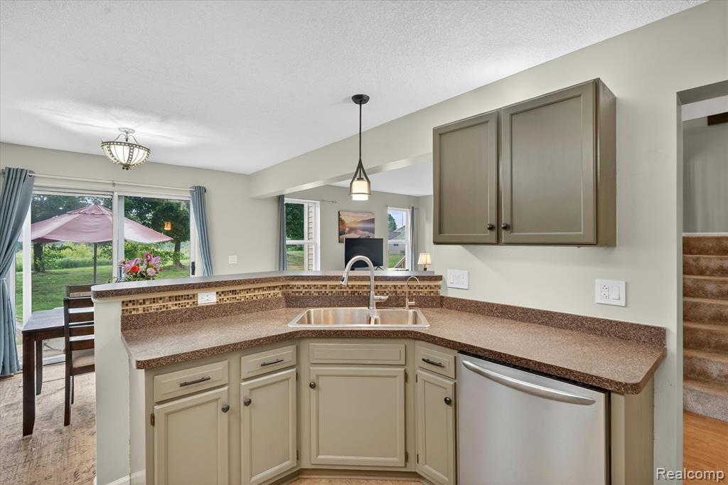 456 Lilly View Court, Howell, MI 48843 — Photo 10