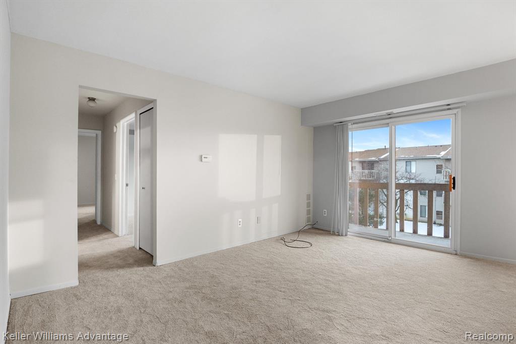 31993 W 12 MILE Road, 313, Farmington Hills, MI 48334 — Photo 5