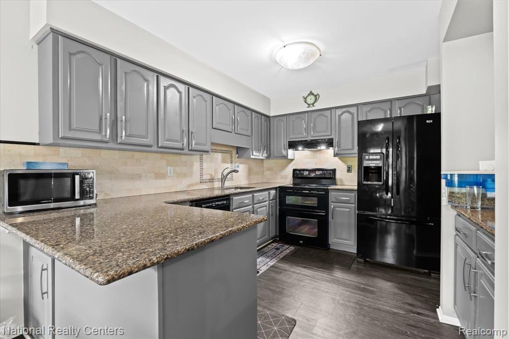 42142 Roscommon Street, Novi, MI 48167 — Photo 10