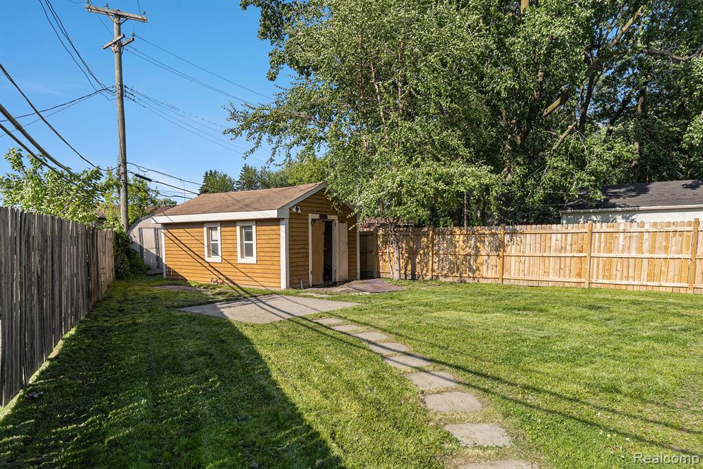 17325 Doris, Fraser, MI 48026 — Photo 17