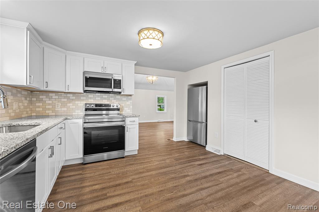 708 Birmingham Street, Lake Orion, MI 48362 — Photo 11