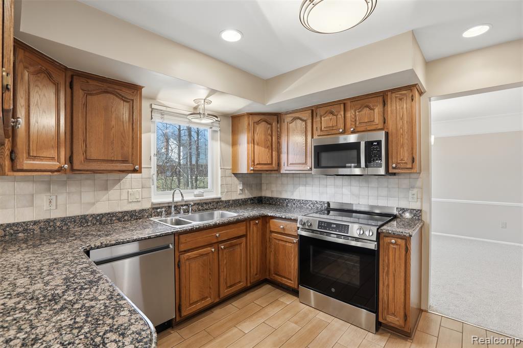 5972 Barnstable Court, West Bloomfield, MI — Photo 17