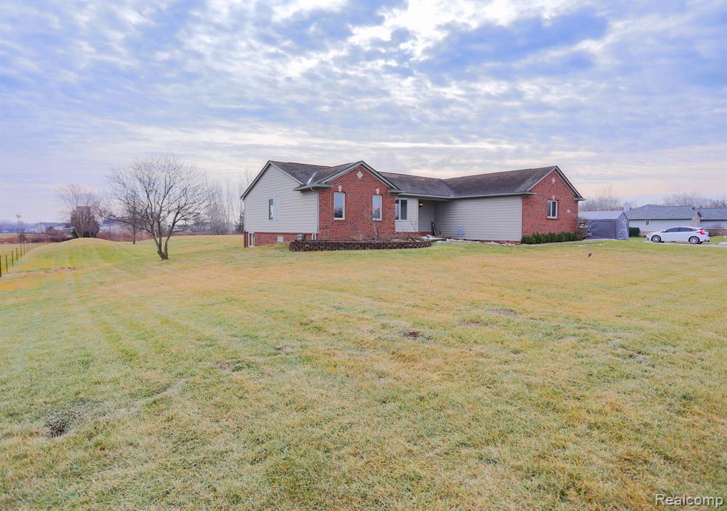 7058 OLDE FARM Trail, Almont, MI 48003 — Photo 2