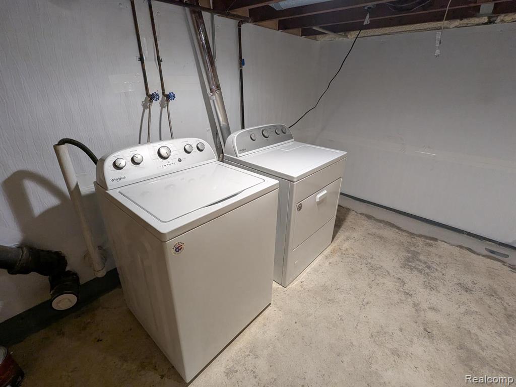 2305 Hester Court, Keego Harbor, MI 48320 — Photo 14