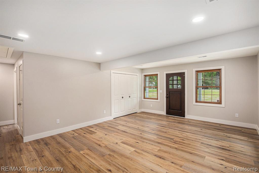 6400 N SEYMOUR Road, Flushing, MI 48433 — Photo 13