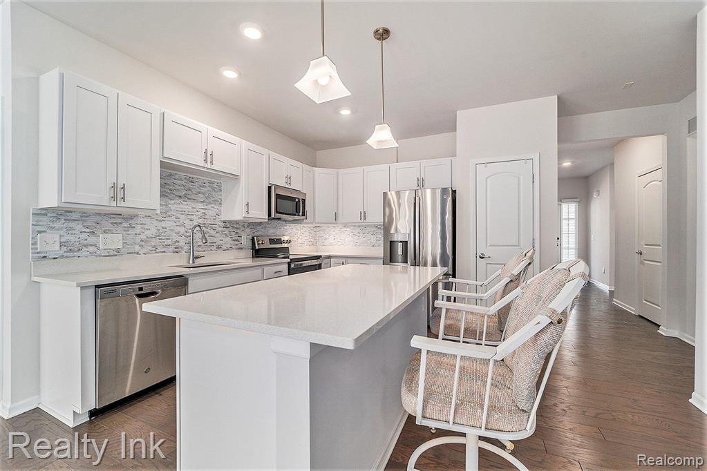 47653 FOWLER CREEK Drive, Canton, MI 48188 — Photo 4