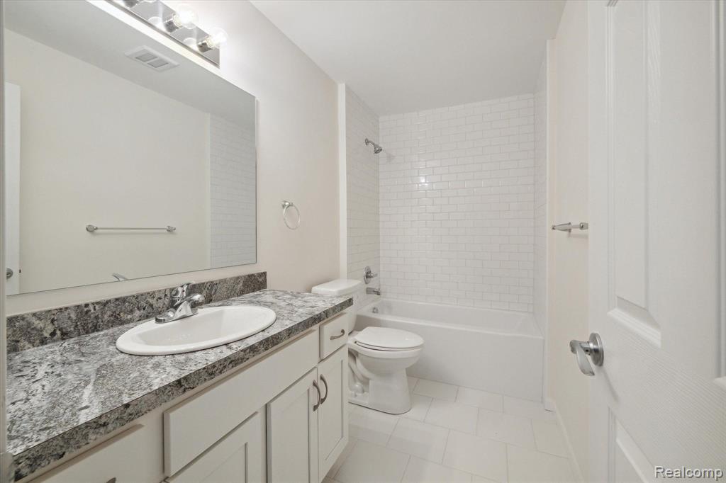 30535 W 14 MILE Road S, 16, Farmington Hills, MI 48334 — Photo 5