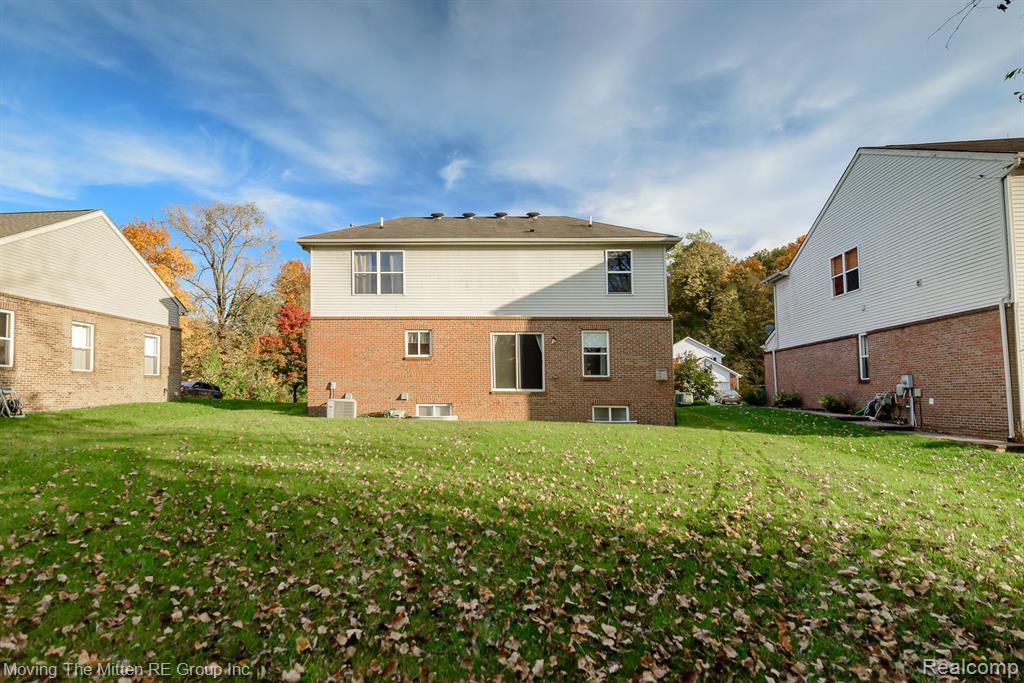 42990 N CUMBERLAND Drive, Van Buren, MI 48111 — Photo 40