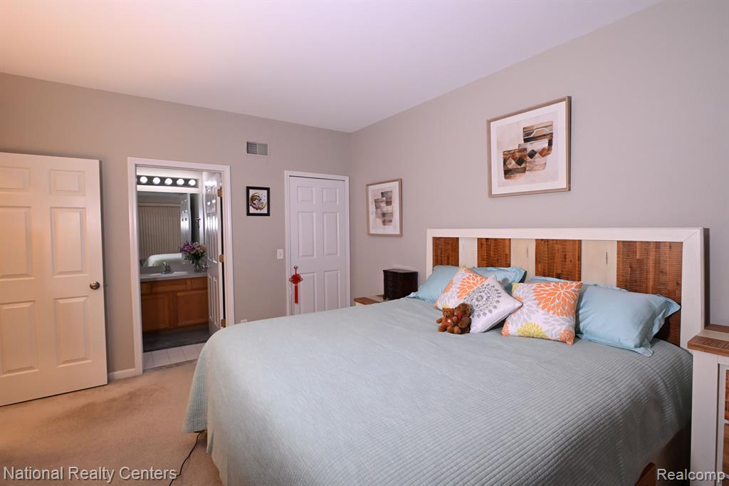 40564 BLYTHEFIELD Lane, Canton, MI 48188 — Photo 22