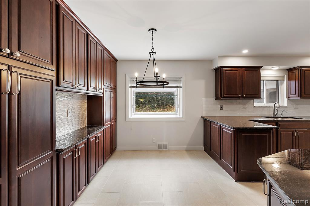 5666 GIBBING Road, Shelby, MI 48317 — Photo 10
