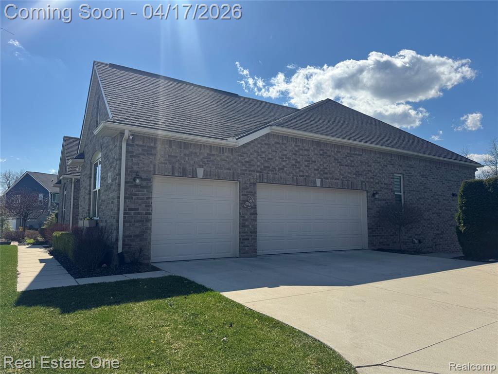 295 Eden Prairie Drive, Oakland, MI — Photo 29