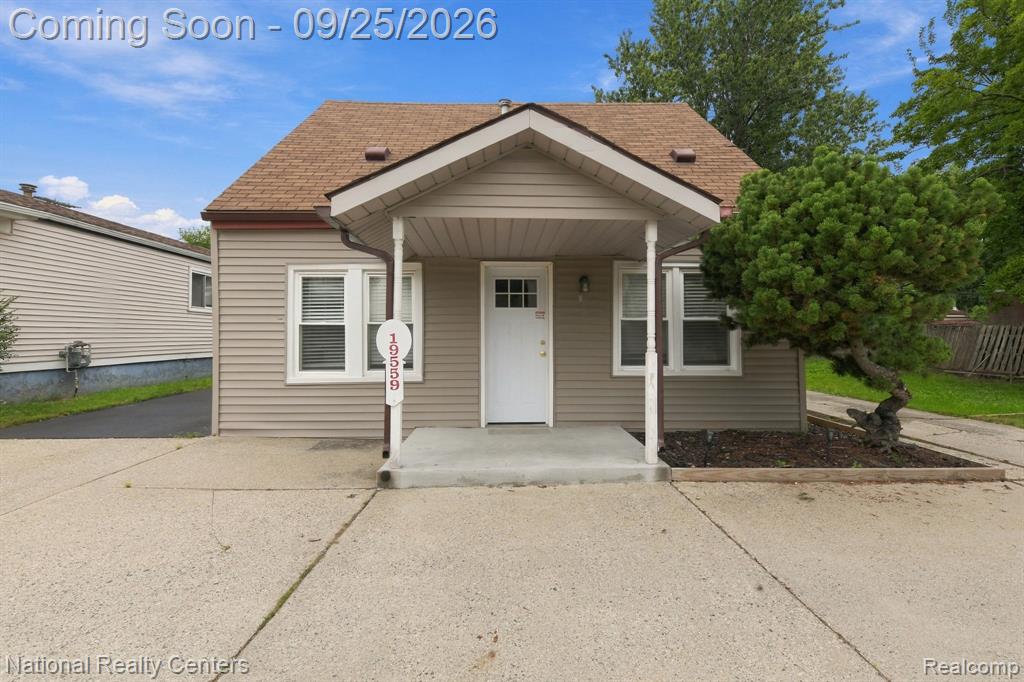 19559 E 14 Mile Road, Clinton Twp, MI 48035