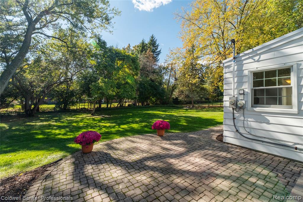 499 Sunningdale Drive, Grosse Pointe Woods, MI 48236 — Photo 49