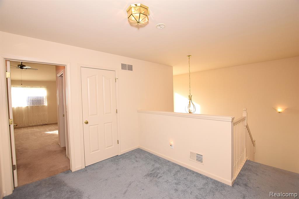 9 N VISTA, Auburn Hills, MI 48326 — Photo 12