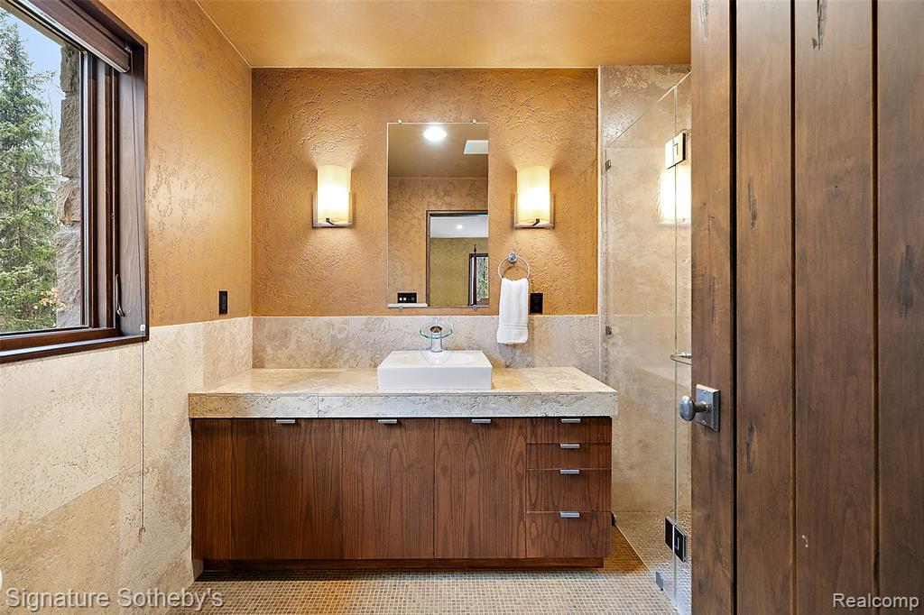 7357 LINDENMERE Drive, Bloomfield Hills, MI 48301 — Photo 44