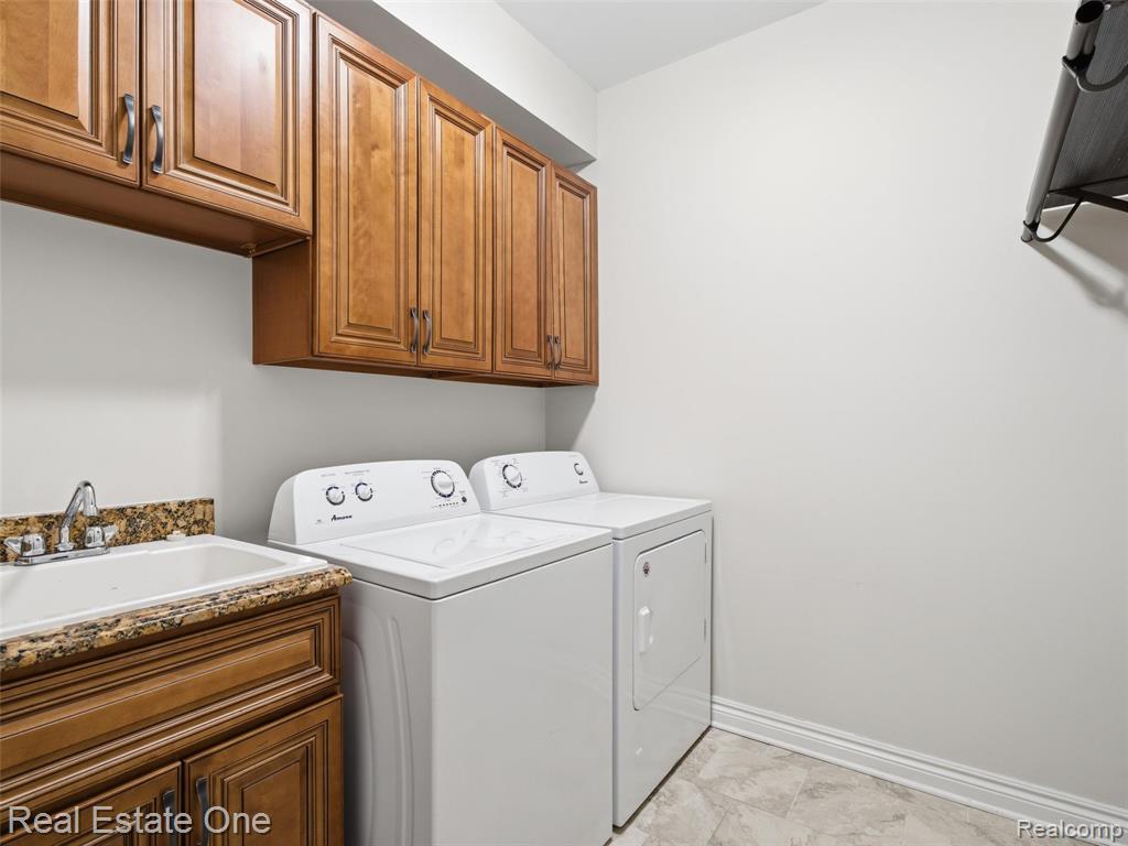 9572 Kingsway Circle, Clarkston, MI 48348 — Photo 10