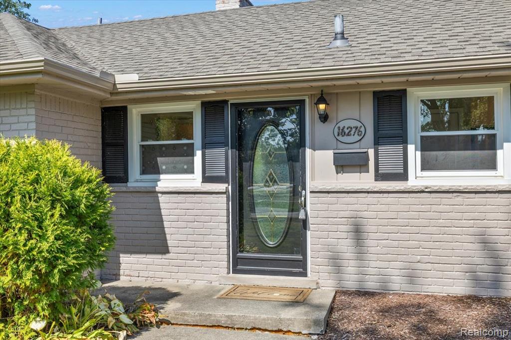 16276 Amherst Avenue S, Beverly Hills, MI 48025 — Photo 2