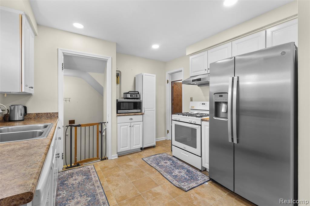 7476 Nightingale Street, Dearborn Heights, MI 48127 — Photo 9