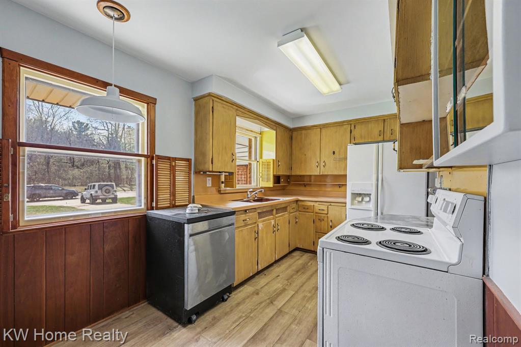 26932 W 6 Mile Road N, Redford, MI 48240 — Photo 10