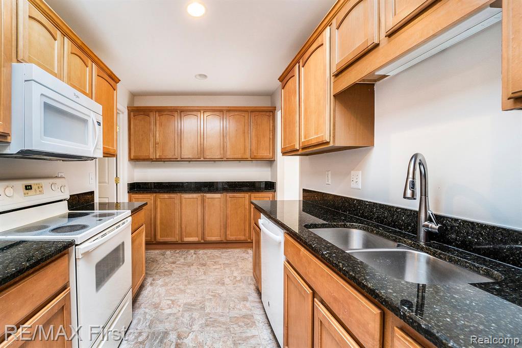 49882 Alpine, Macomb, MI 48044 — Photo 7