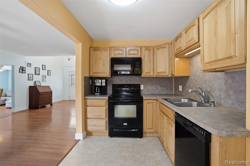 9669 Hadley Road, Clarkston, MI 48348 — Photo 9