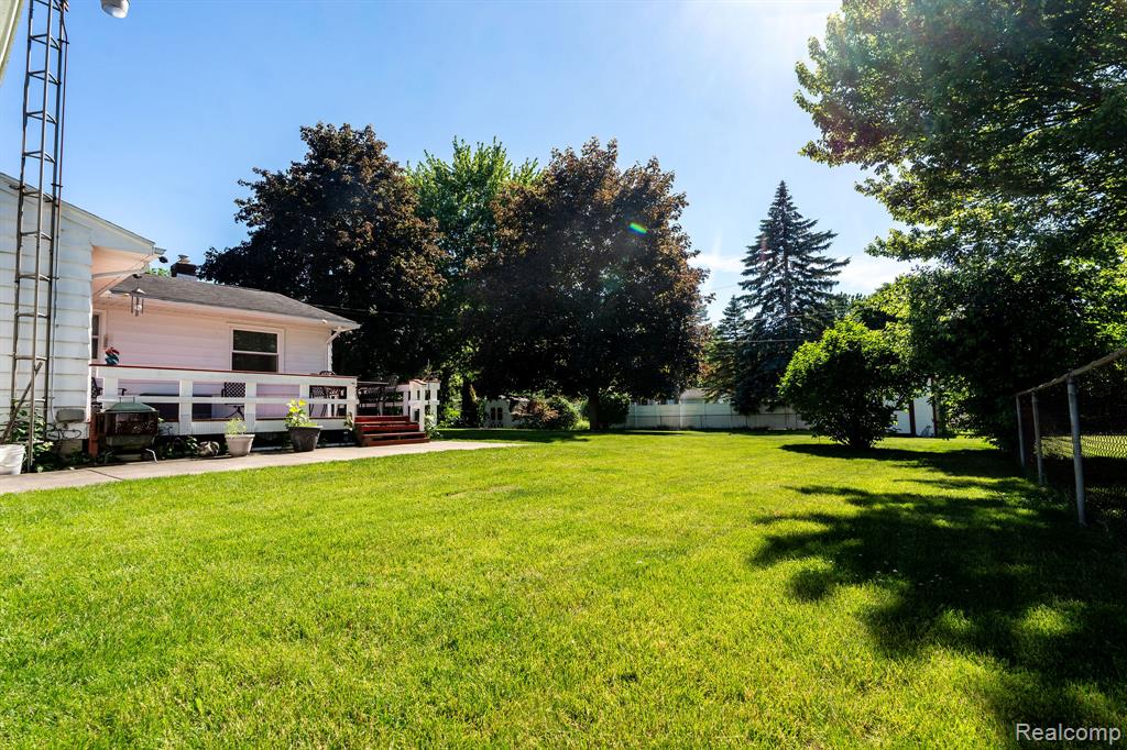 4190 Charter Oak Drive, Flint, MI 48507 — Photo 40