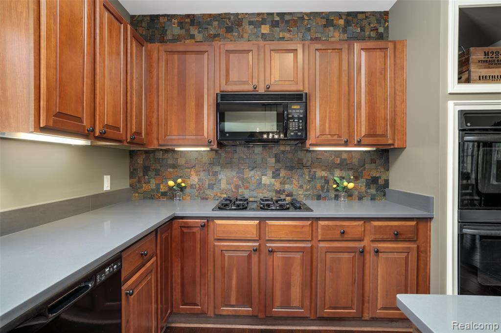 17590 White Pine Court, Northville, MI 48168 — Photo 21