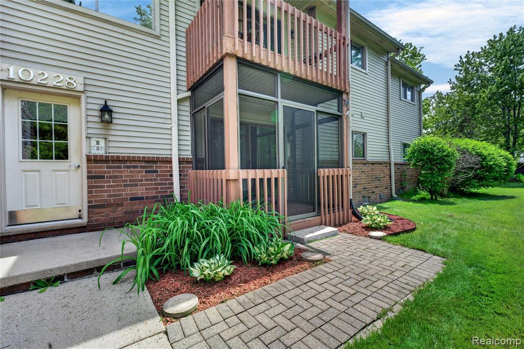 10228 Nancys Boulevard, Grosse Ile, MI 48138