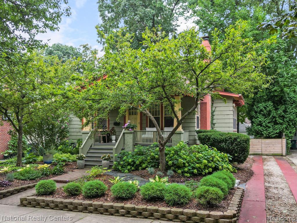 44 DEVONSHIRE Road, Pleasant Ridge, MI — Photo 25