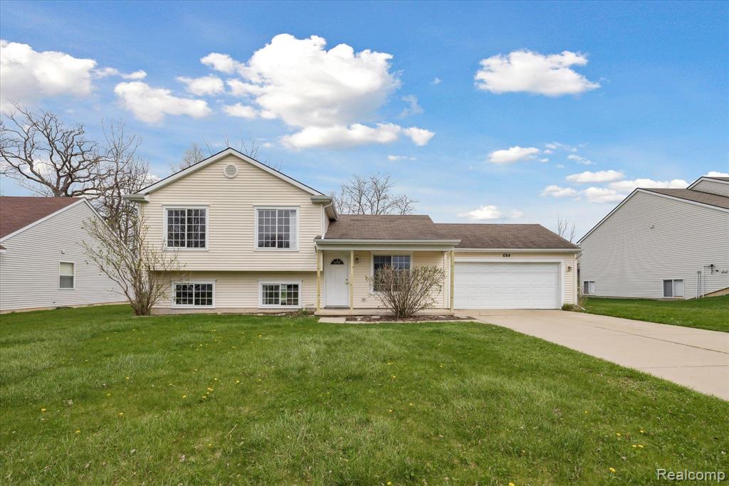 684 HAYSTACK Drive, Linden, MI 48451 — Photo 3