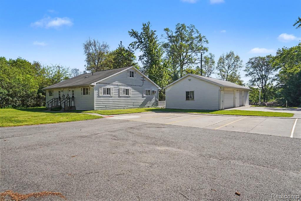 1691 S Lakeview Lane, Highland, MI — Photo 2
