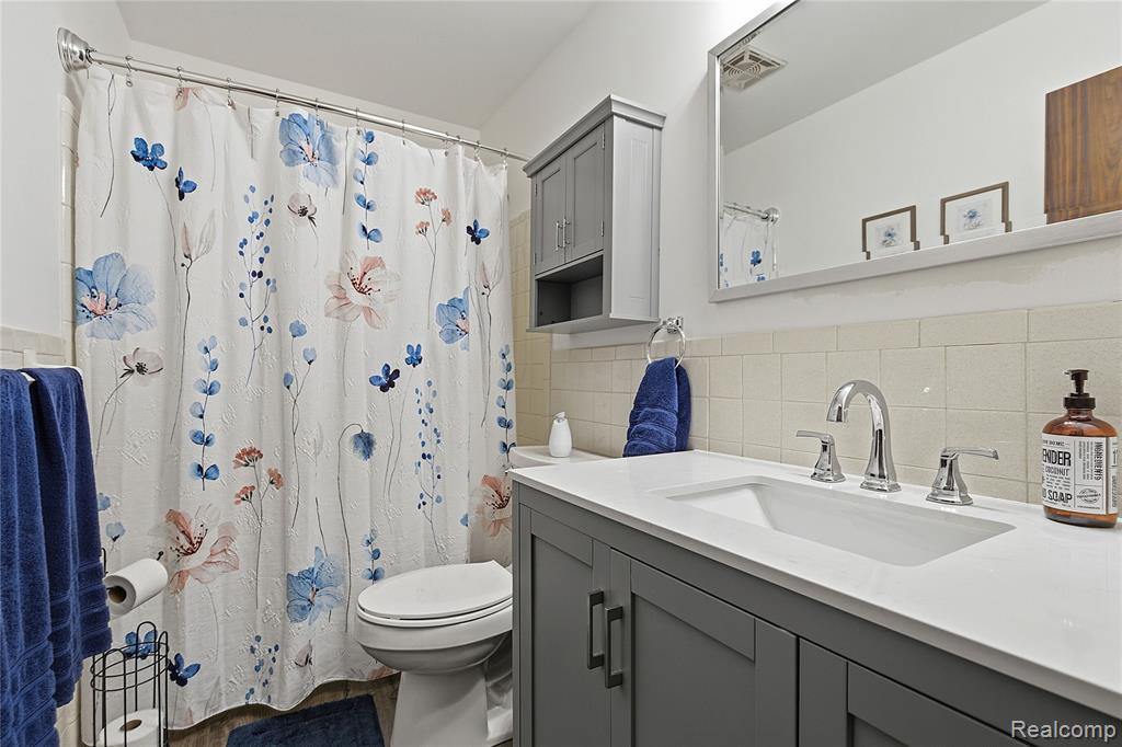 49990 Helfer Blvd, Wixom, MI 48393 — Photo 8