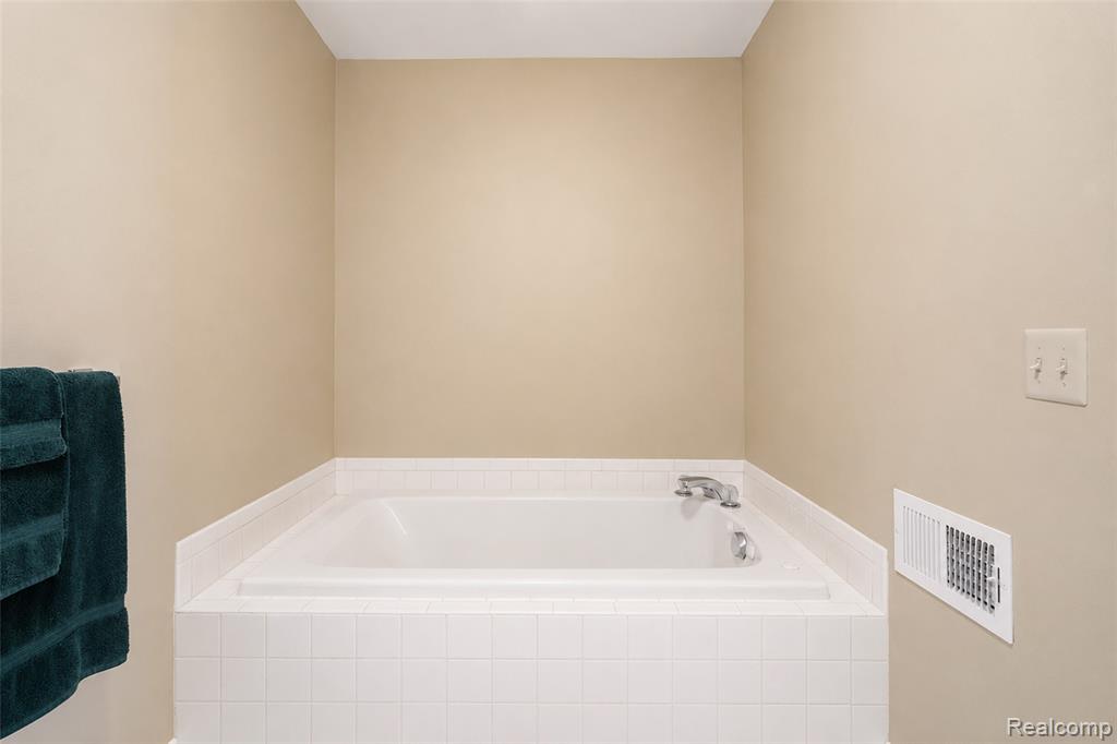 41585 Cherry Hill Road, Canton, MI 48188 — Photo 32