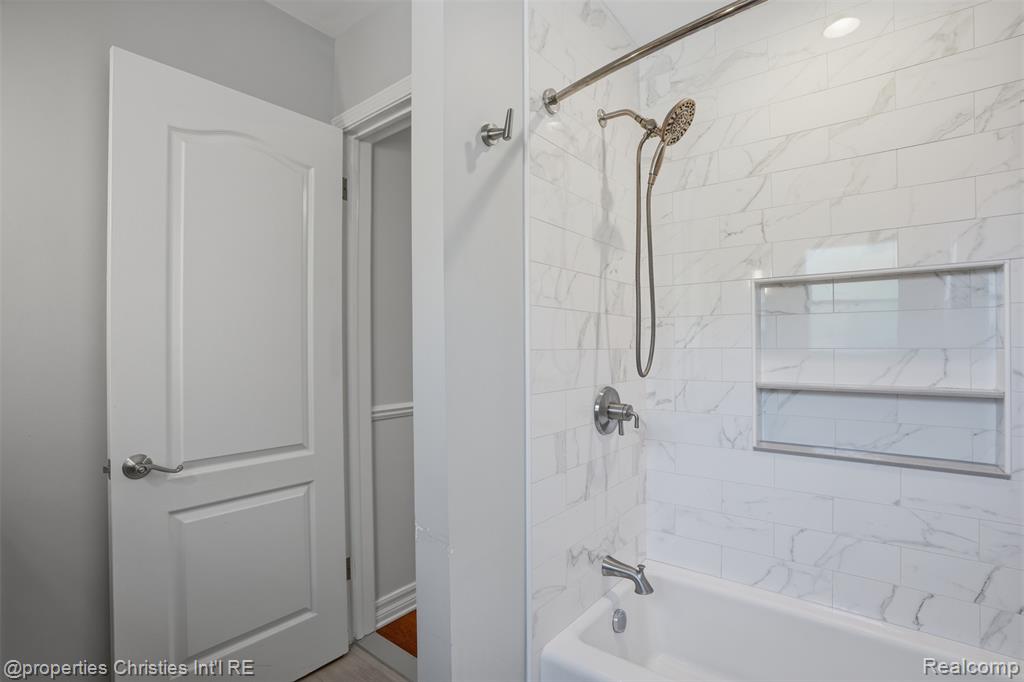 4602 Groveland Avenue, Royal Oak, MI 48073 — Photo 23