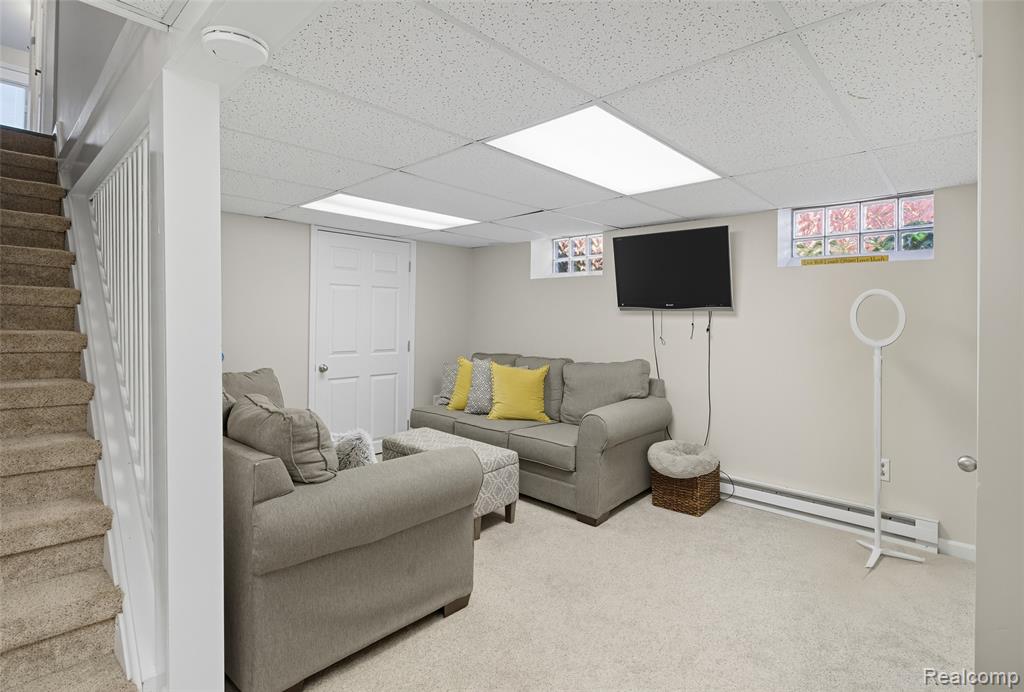 10554 Nadine Avenue, Huntington Woods, MI — Photo 29