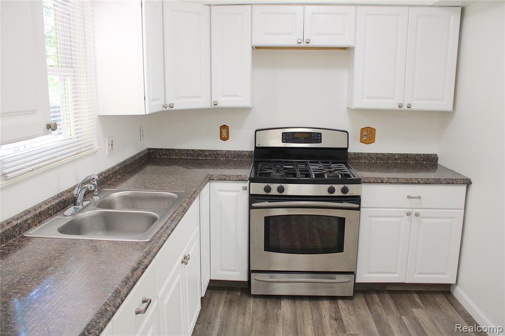 4901 Alpha Way, Flint, MI 48506 — Photo 19