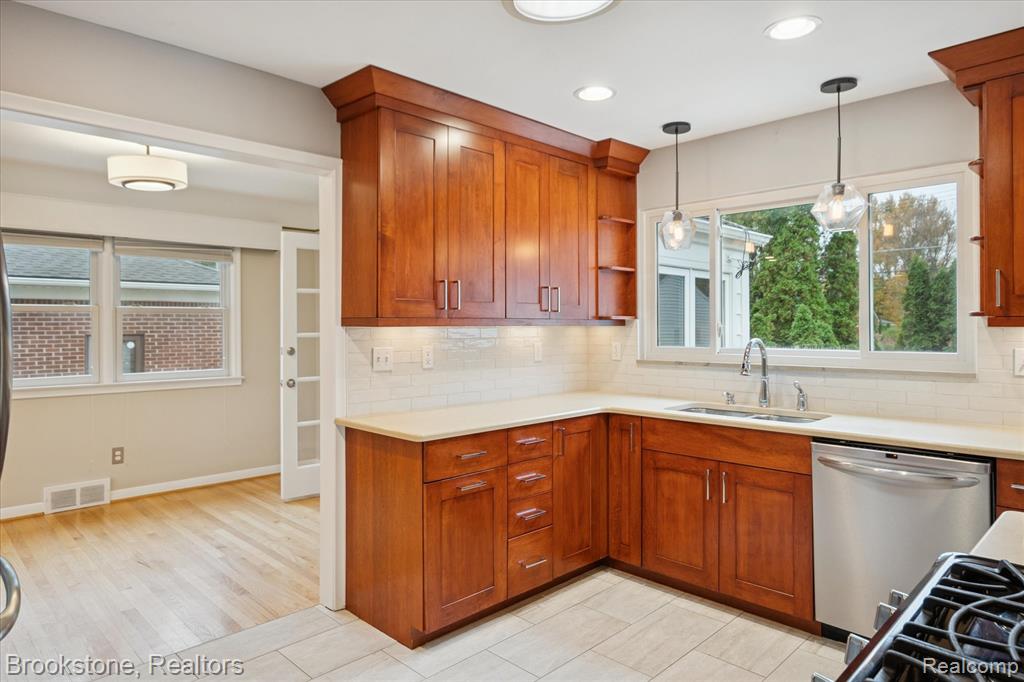 16951 Locherbie Avenue, Beverly Hills, MI 48025 — Photo 14