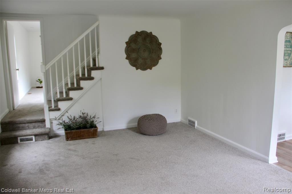 92 N Ardmore Street, Pontiac, MI 48342 — Photo 3