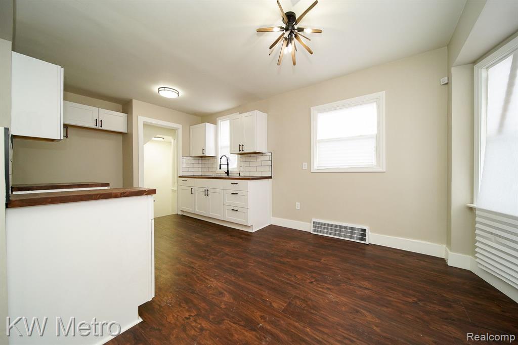 9584 AUBURN Street, Detroit, MI 48228 — Photo 5