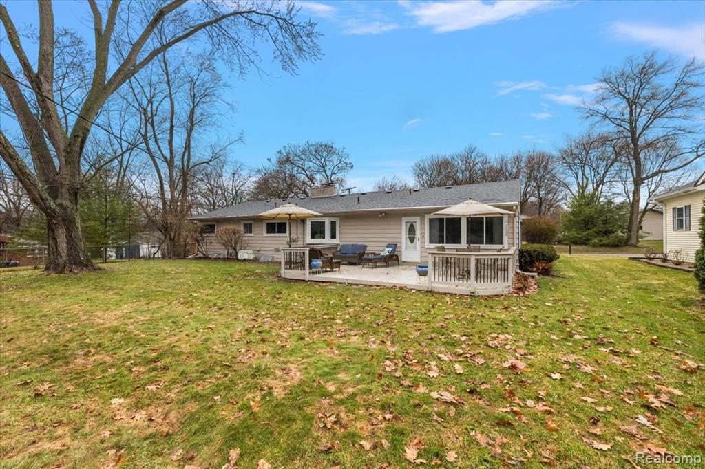 4399 Midrow Road, Waterford, MI 48329 — Photo 35