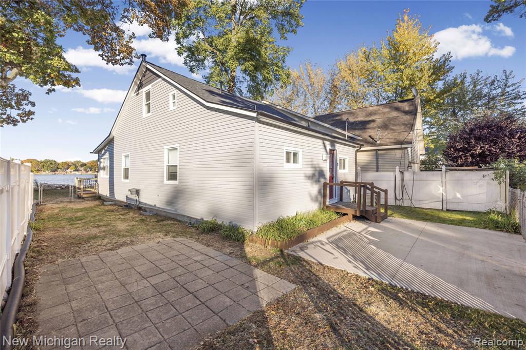 8665 Cooley Lake Road, Commerce Twp, MI 48382 — Photo 5